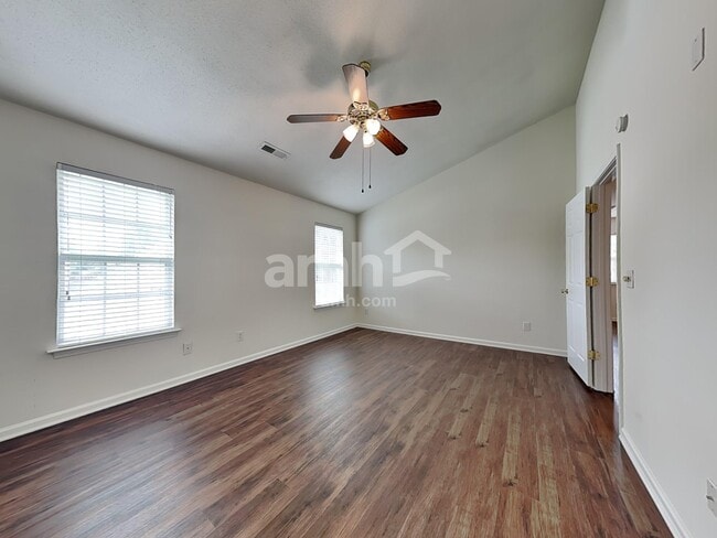 Building Photo - 1120 Birch Hill Dr