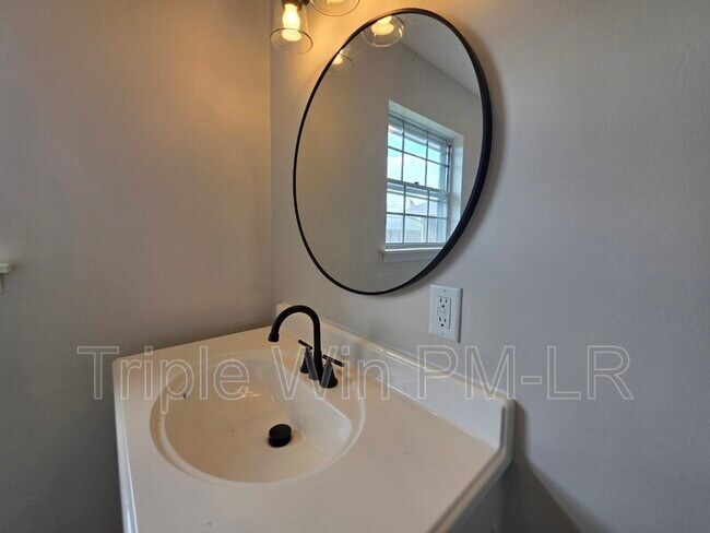 Building Photo - 1408 Johnson St