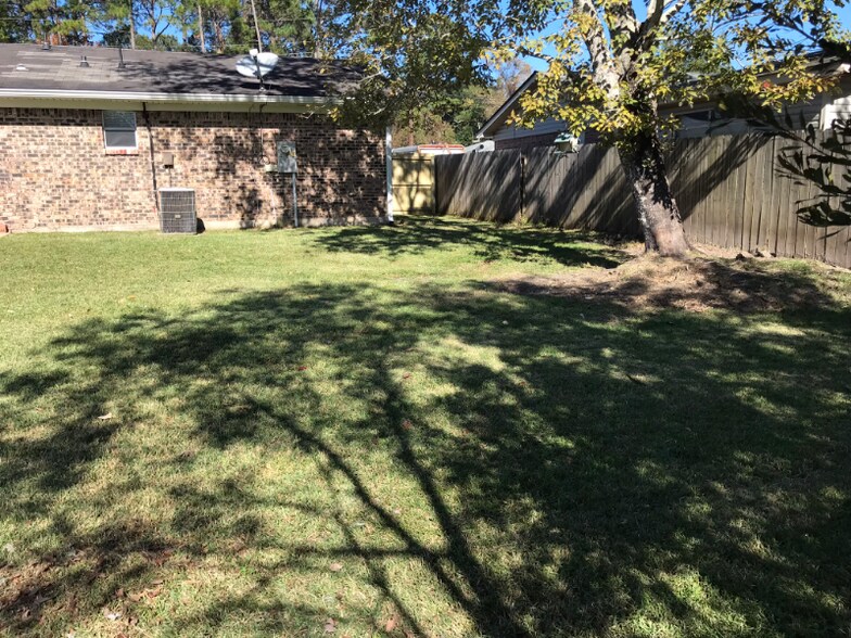 Building Photo - 16313 Lamont Rd