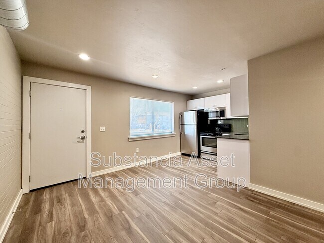 Building Photo - 2000 N Blackwelder Ave