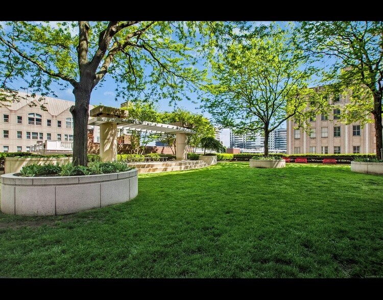 Building Photo - 127 Greyrock Pl
