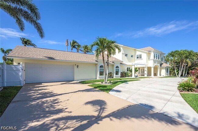 Building Photo - 5208 SW 8th Ct