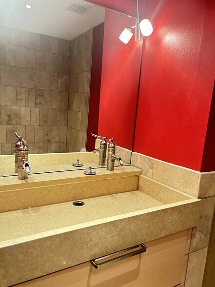 MSTR Bdrm Dual Sink - 118 Bates St NW