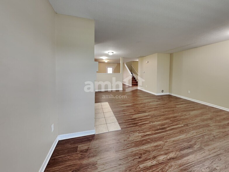 Building Photo - 1245 Cloverview St