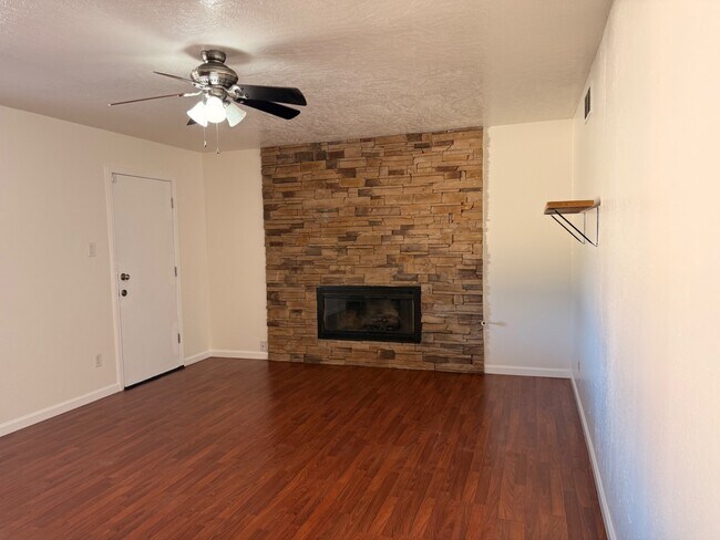 Building Photo - 3913 Pitt St NE