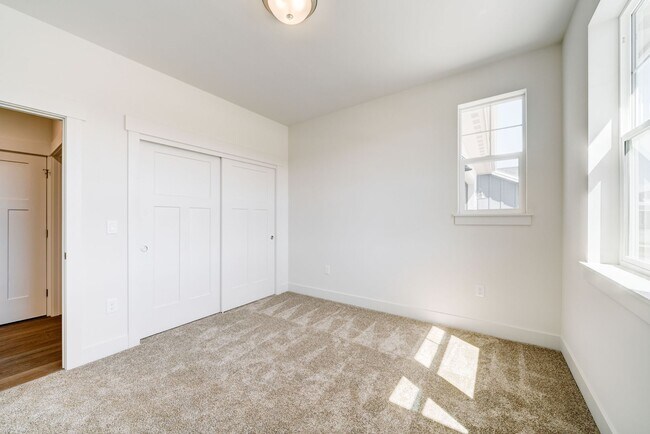 Building Photo - New Peaceful Retreat