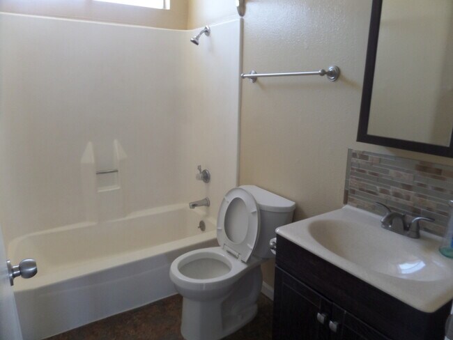 Building Photo - 4404 Plaza Vista