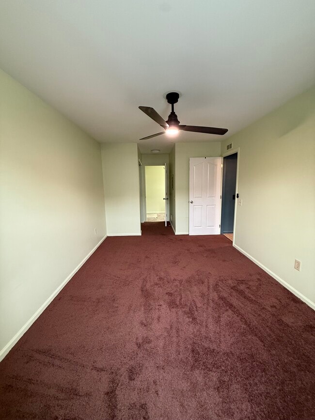Building Photo - 1301 Waters Edge Dr