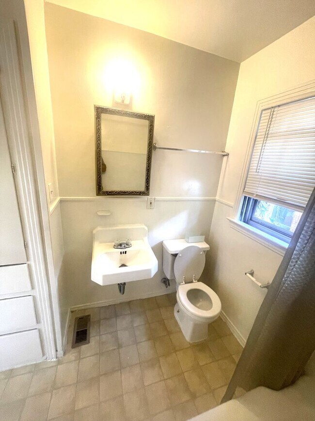 Building Photo - (2539 10th Ave Ct.)