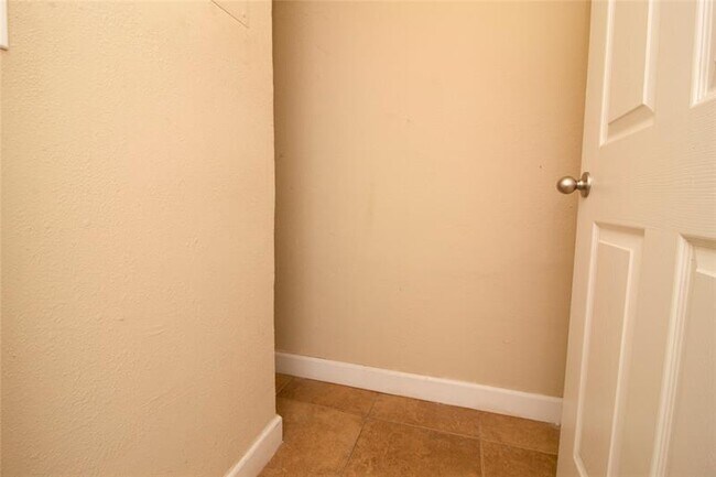 Building Photo - 643 Vista Isles Dr