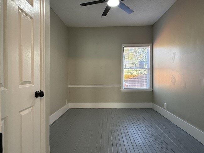 Building Photo - 728 W 39th St