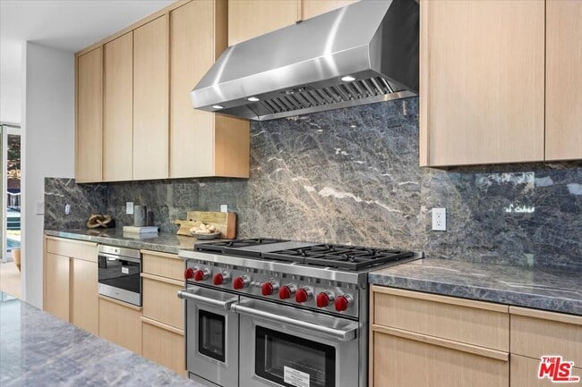 Building Photo - 1836 Loma Vista Dr