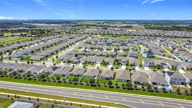 Building Photo - 450 Taft Dr