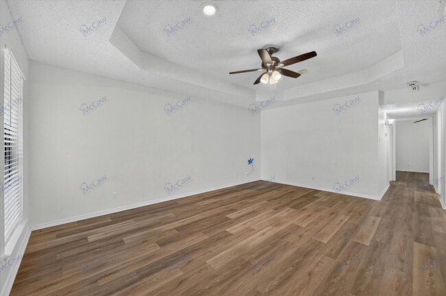 Building Photo - 6706 S Creek Dr