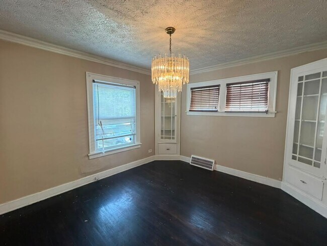 Building Photo - Affordable Cleveland Heights Home - Now Available