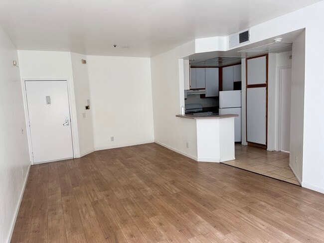 Building Photo - Churchill Apartments