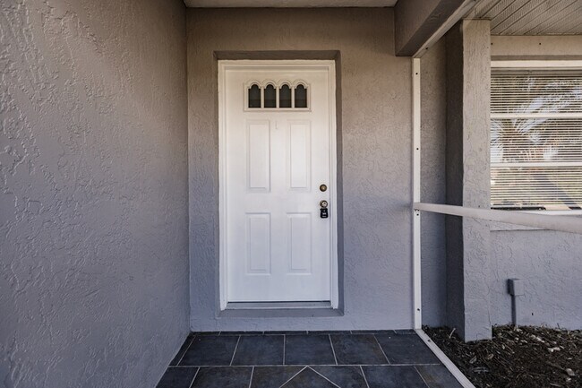 Building Photo - 11065 Waterford Ave