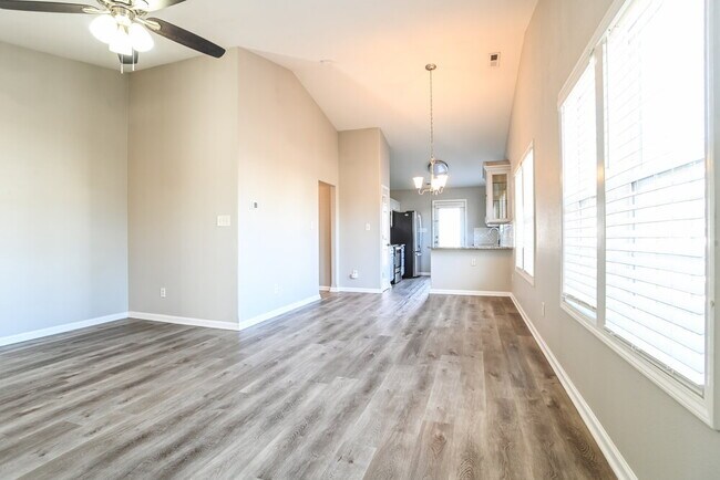 Building Photo - 1007 Kansas City Dr