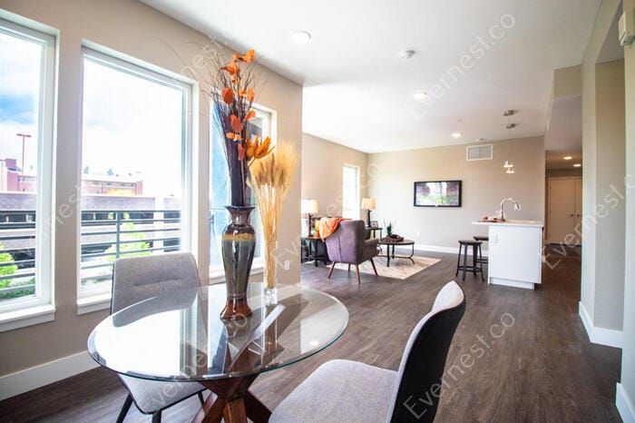 Building Photo - 2374 S University Blvd