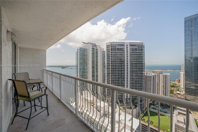 Building Photo - 1200 Brickell Bay Dr