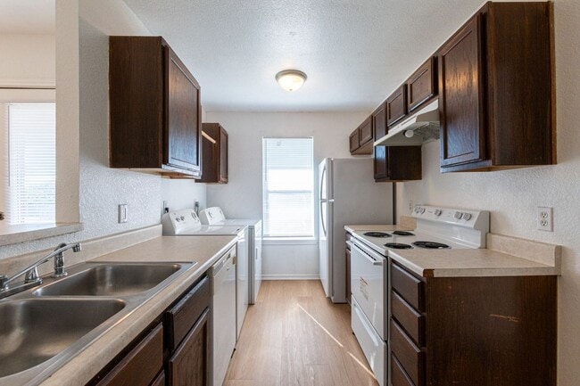 Building Photo - RENT REDUCTION & RENT SPECIAL - AVAILABLE NOW!