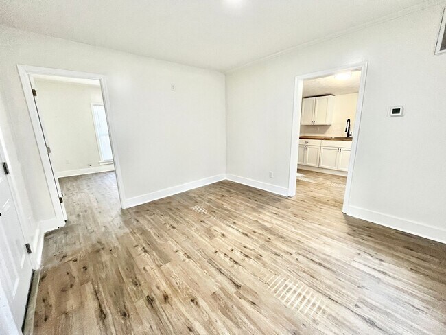 Building Photo - Nice Family Home in the 40215 Area
