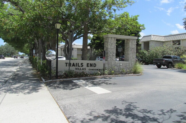 Building Photo - 10789 N Military Trl