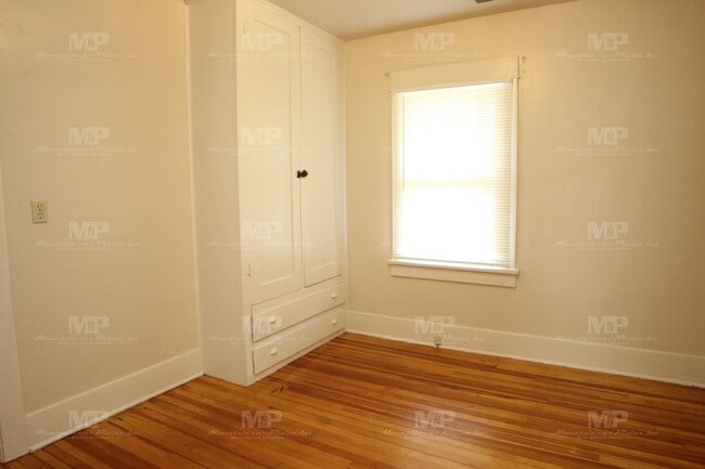 Building Photo - 812 W Myrtle St