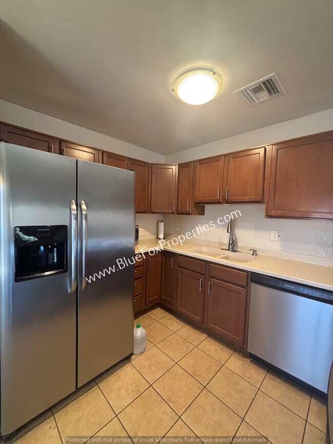 Building Photo - 5051 N Sabino Canyon Rd