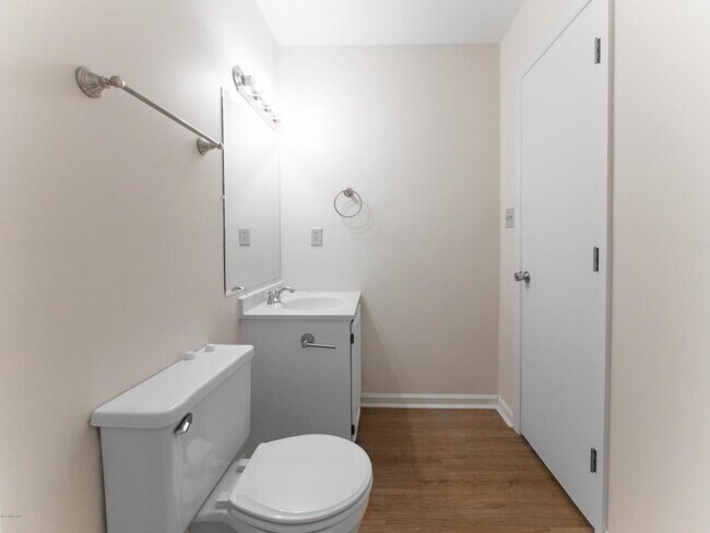 Building Photo - 114 Pine Crest Dr