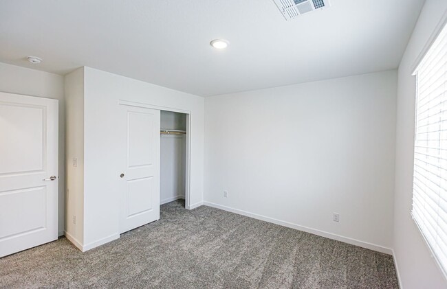 Building Photo - Brand New 4-bedroom Home