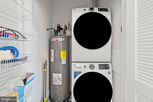 Building Photo - 1130 Penn St NE