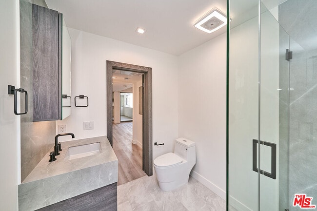 Building Photo - 137 S Maple Dr