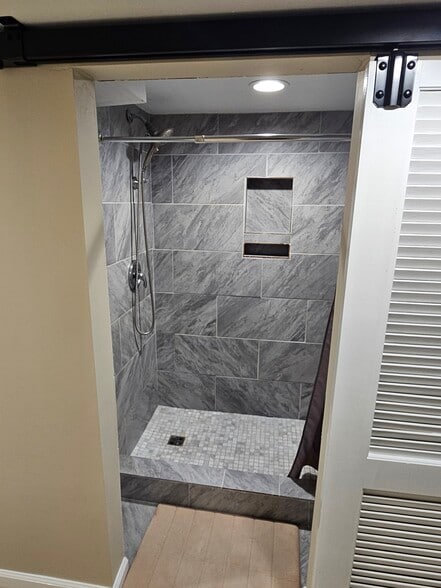 Shower - 3503 Dunnington Rd