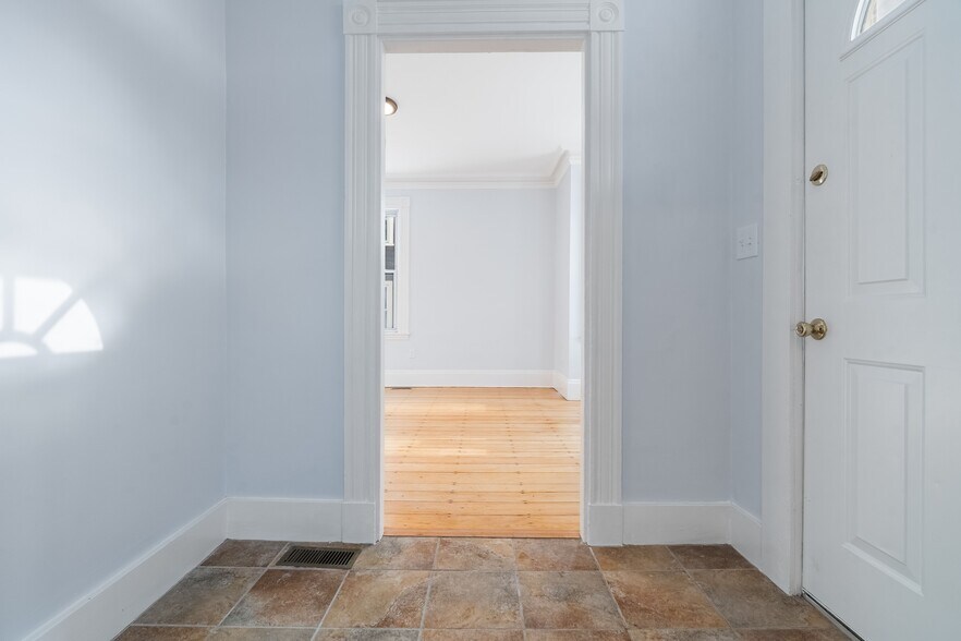 Building Photo - 106 Paul Gore St