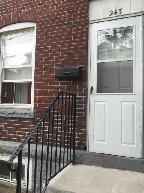 Building Photo - 243 Grand St