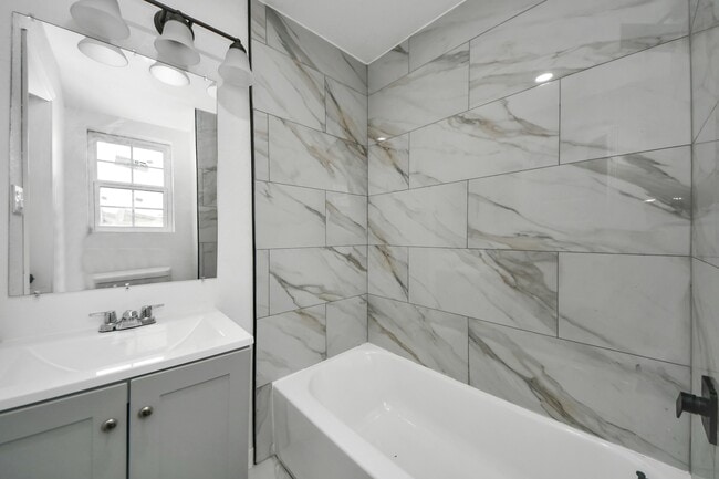 Building Photo - 1206 37th St