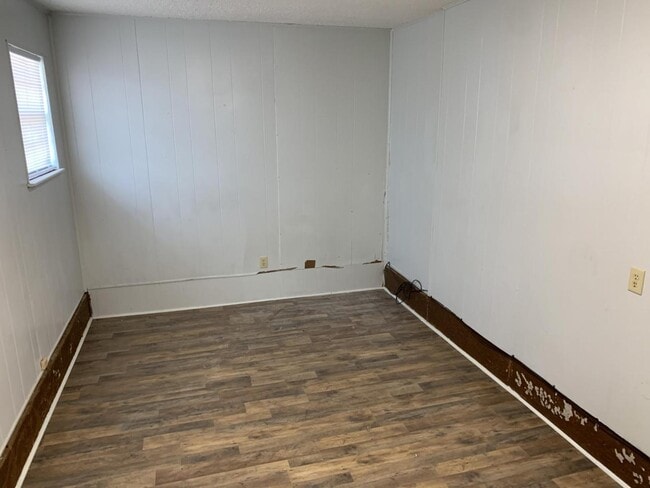 Building Photo - 1300 E Madison St