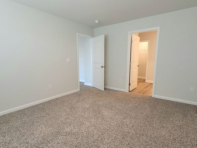 Building Photo - ATHENS - MOVE IN READY - NEW BUILD