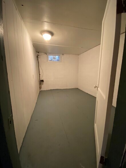 Basement room - 1682 W 15th St
