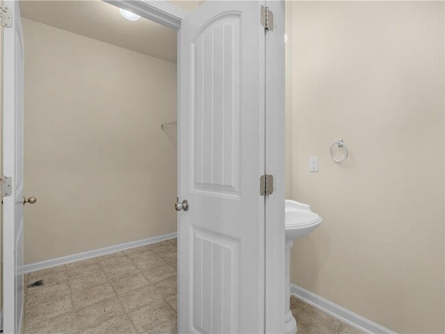 Building Photo - 2325 Braelin Loop