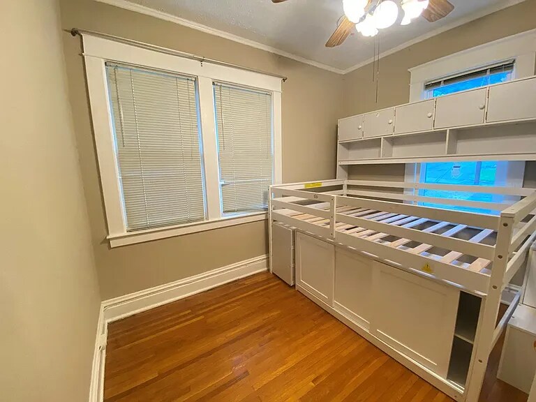 Building Photo - 42 W 6th Ave