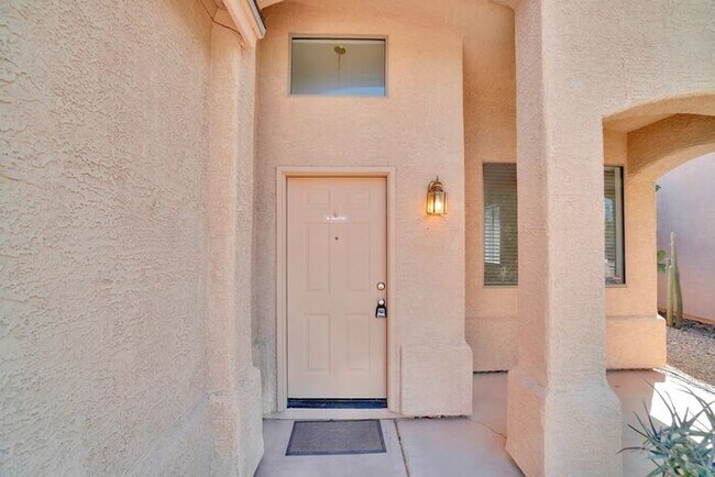 Building Photo - Gorgeous 3 Bedroom 2 Bath Home in Rita Ranch
