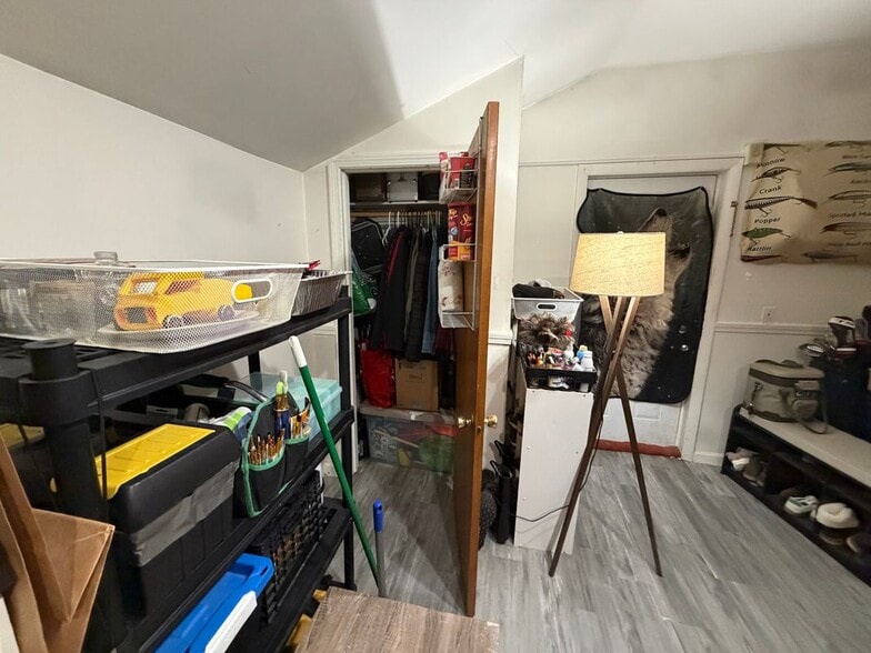 Building Photo - 748 Calef, 3