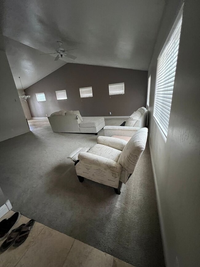 Building Photo - Three Bedroom Two Bath In Park East Subdivision