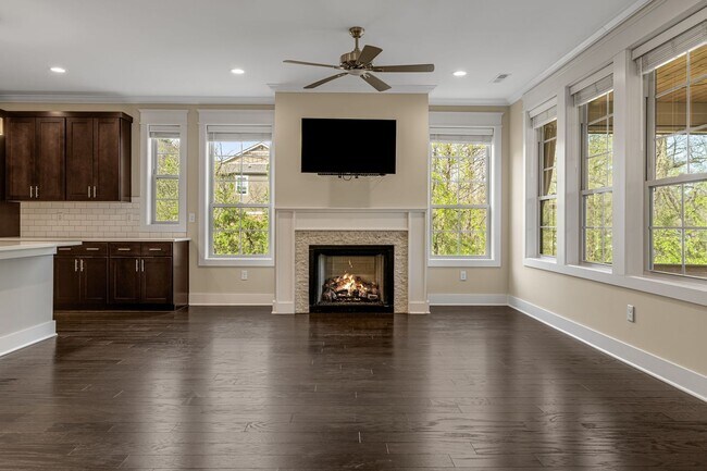 Building Photo - Stunning 3-Bedroom Townhome in Black Mountain's Sweet Birch Commons