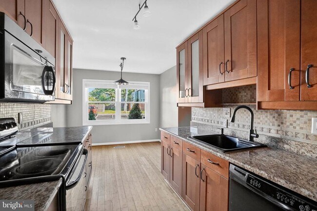 Building Photo - 1694 Forest Hill Ct