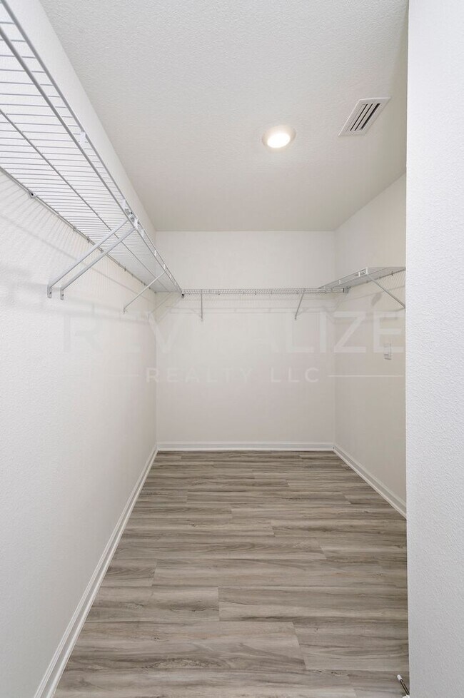 Building Photo - 1097 Hayward Lp