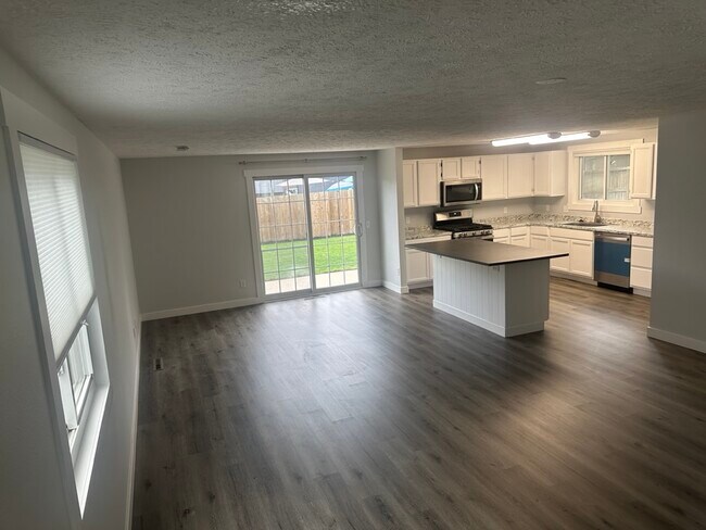 Building Photo - 3524 English Ct