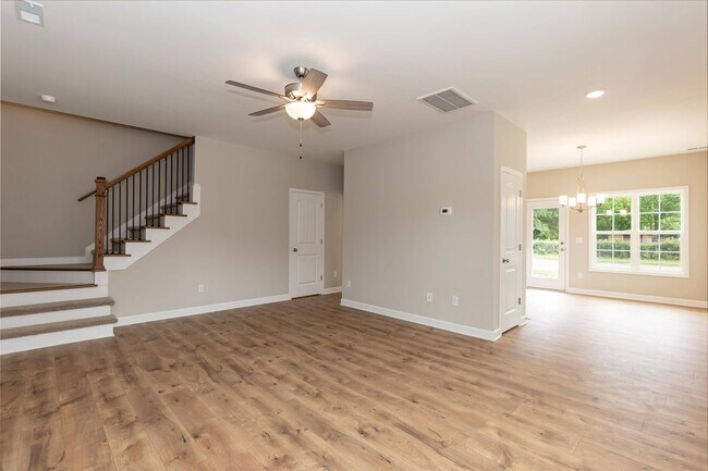 Building Photo - 3 Bed/2.5 Bath Home!